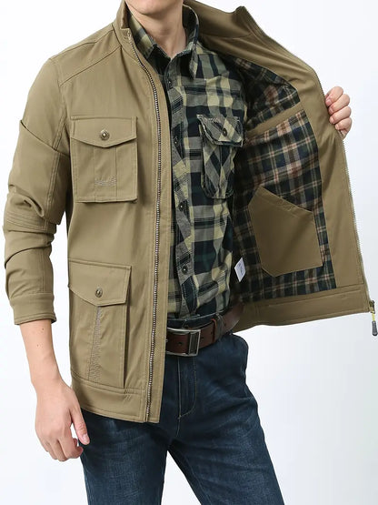 "Åndbar herre udendørs jakke, 100% nylon, vandafvisende med lommer, opstående krave, grå farve, casual fit"