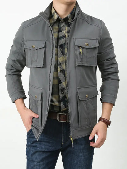 "Åndbar herre udendørs jakke, 100% nylon, vandafvisende med lommer, opstående krave, grå farve, casual fit"