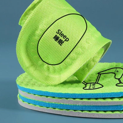 "Åndbare indlægssåler med højdensitets memory foam til sko; grå farve med fleksible riller for optimal komfort og støtte."