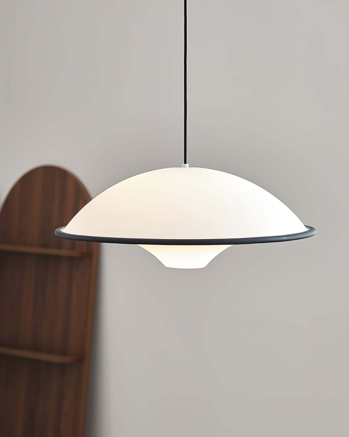 Moderne UFO Pendellampe i Akryl & Metal - Ø45cm