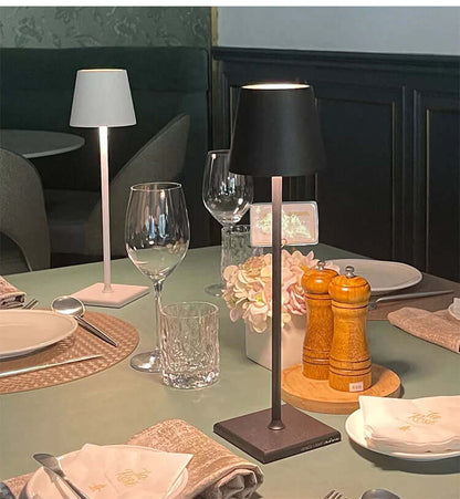 Genopladelig LED Bordlampe - Trådløs & Dæmpbar