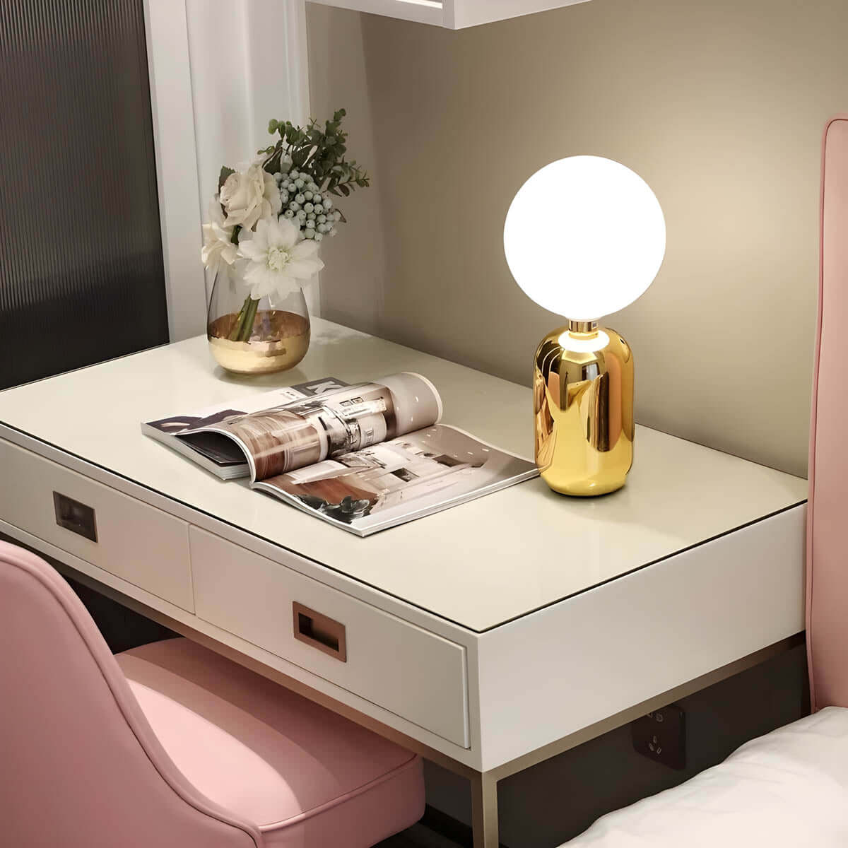 Elegant Bordlampe i Metal - RAISO -  Justerbar Højde