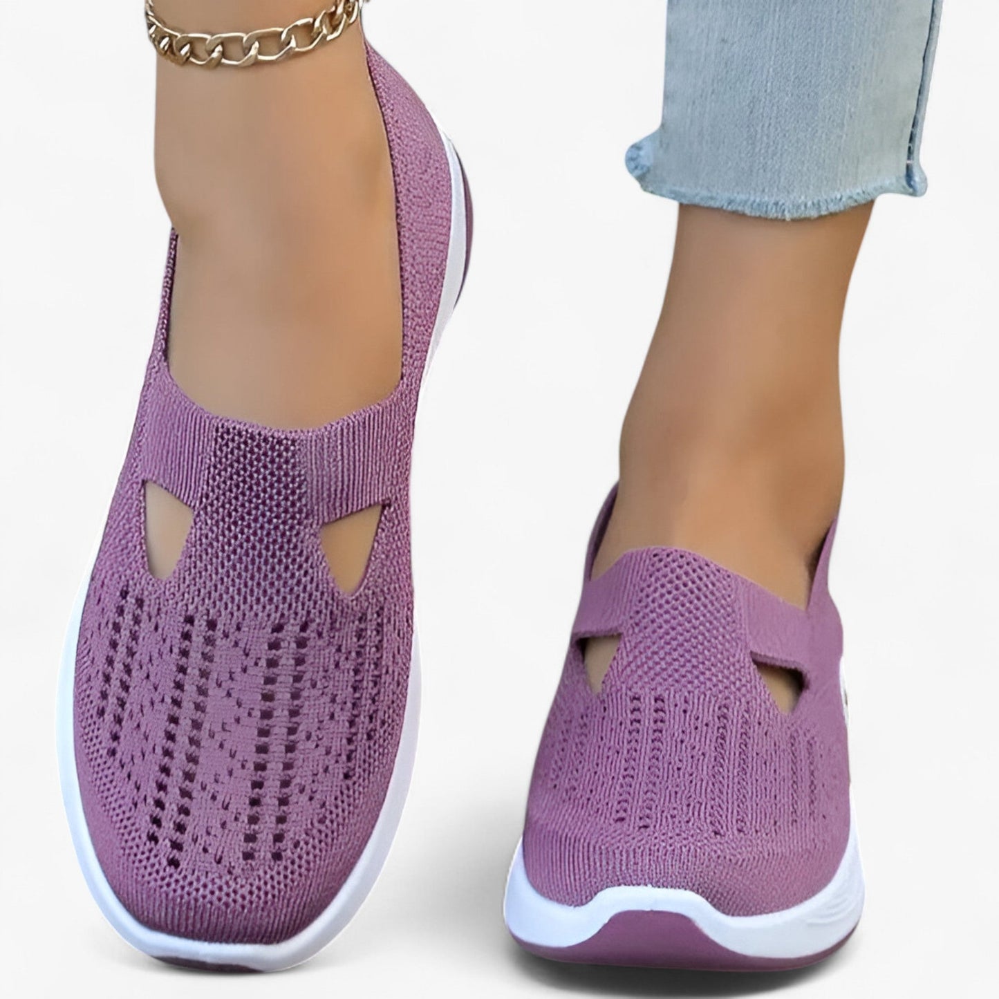 "Beige Clare slip-on sko for kvinder, let og støddæmpende med polstret sål, åndbart materiale, perfekt til dagligt brug."