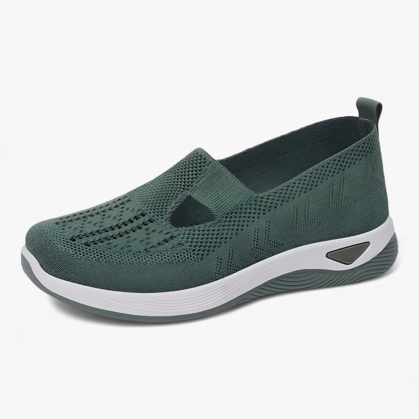 "Beige Clare slip-on sko for kvinder, let og støddæmpende med polstret sål, åndbart materiale, perfekt til dagligt brug."