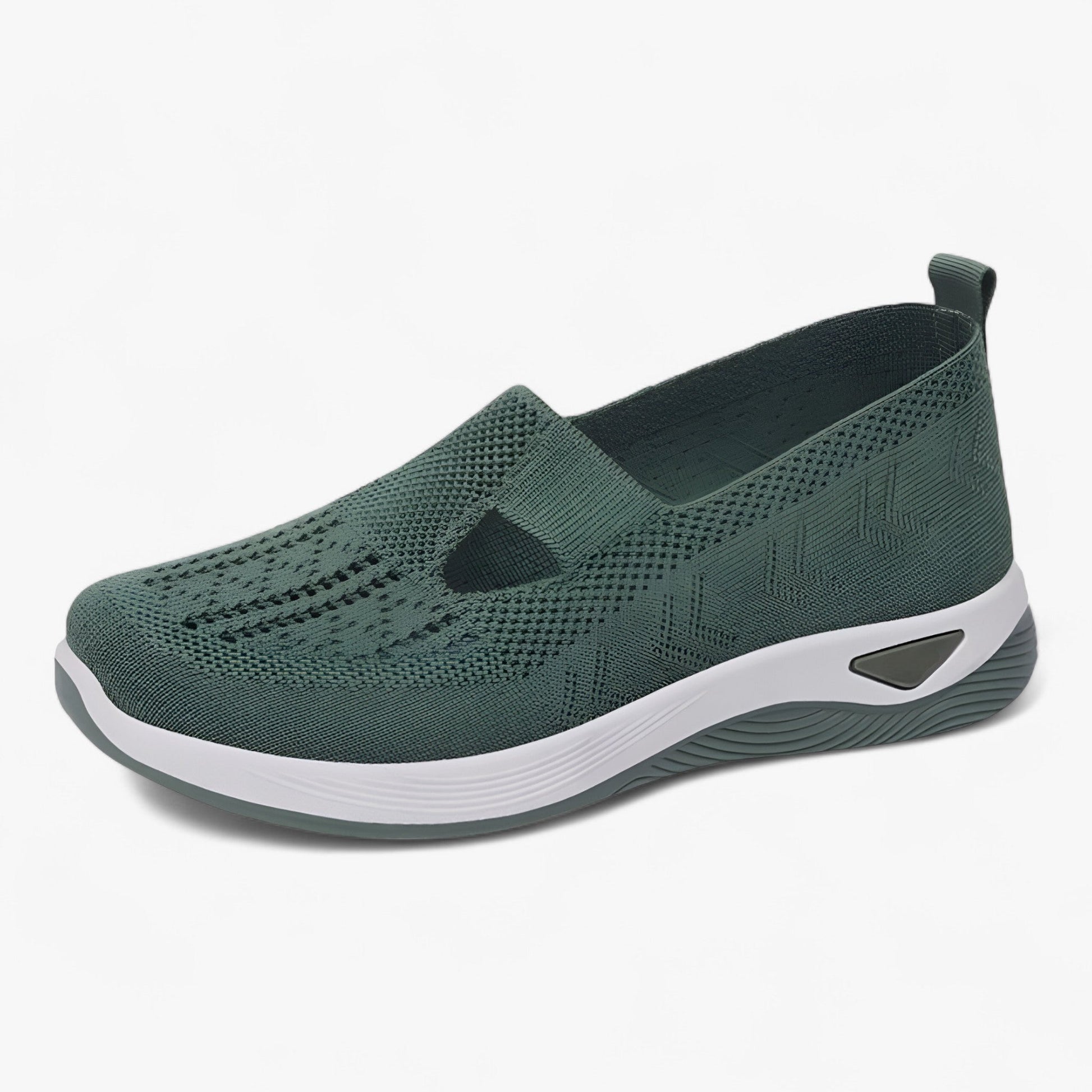 "Beige Clare slip-on sko for kvinder, let og støddæmpende med polstret sål, åndbart materiale, perfekt til dagligt brug."