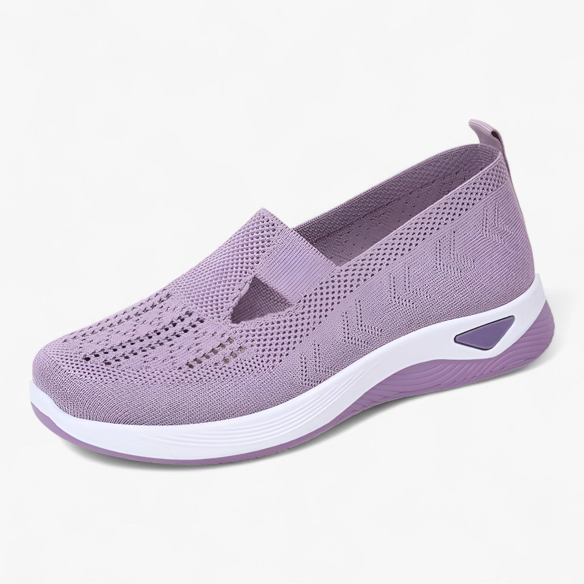 "Beige Clare slip-on sko for kvinder, let og støddæmpende med polstret sål, åndbart materiale, perfekt til dagligt brug."