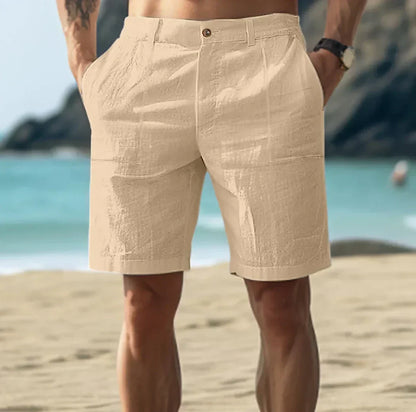 "Beige hør shorts til mænd med klassisk pasform. Let stof, ideel til varme dage. Perfekt til stil og komfort."