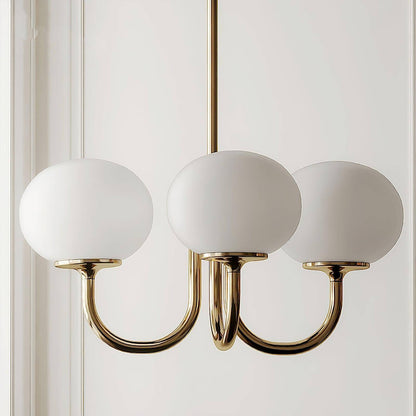 Elegant Lysekrone med Gyldne Detaljer & Lyserøde Glasskærme