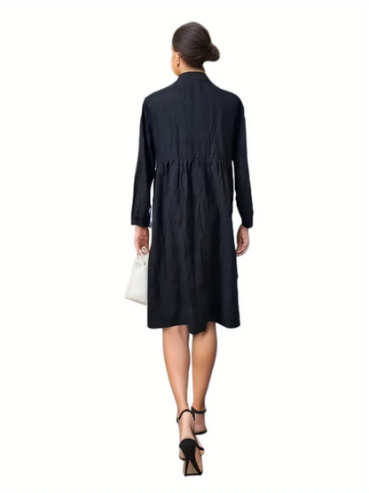 Blød og elegant morgenkåbe til kvinder i luksuriøst stof, tilgængelig i flere farver, perfekt til afslappede morgener.