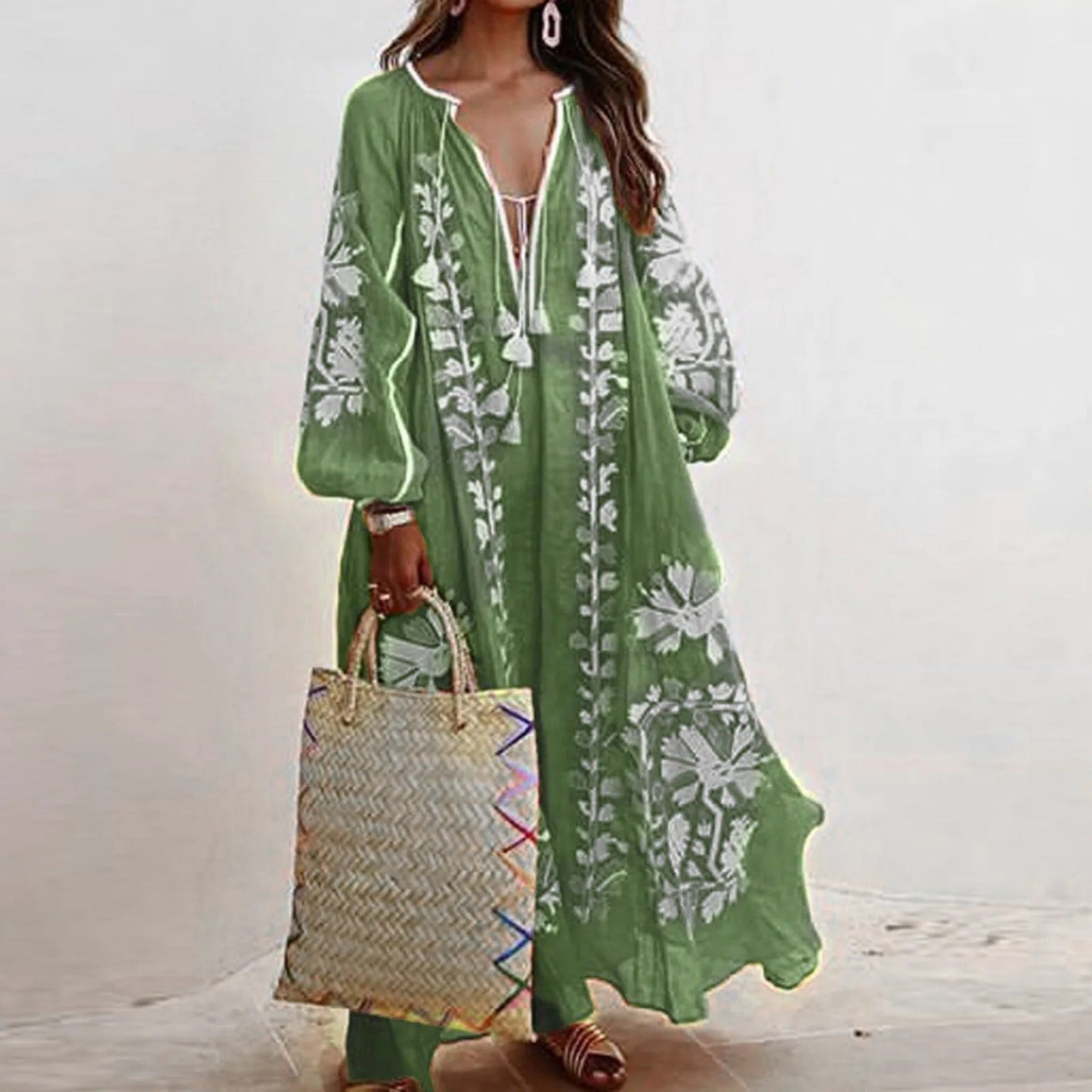 Boheme Blomster Maxi Kjole med lange ærmer, gule blomster, let materiale, afslappet og elegant look til sommer.