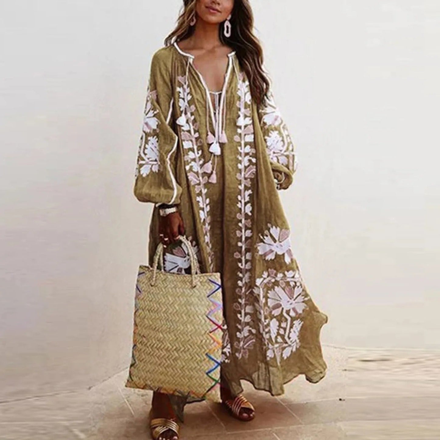 Boheme Blomster Maxi Kjole med lange ærmer, gule blomster, let materiale, afslappet og elegant look til sommer.