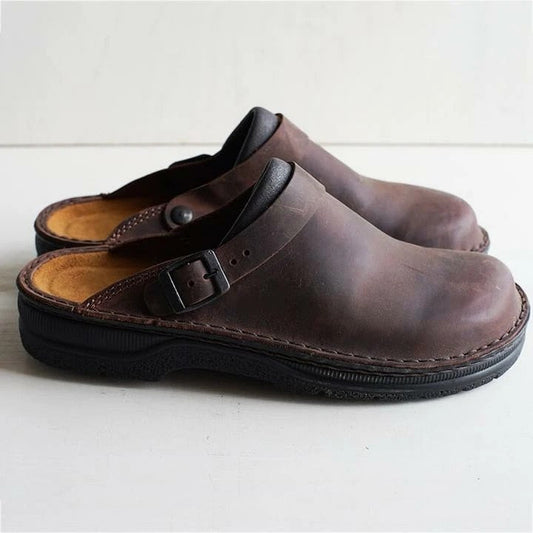 "Brune læder slip-on træsko til mænd, alsidig stil, støttende såler, minimalistisk look. Perfekt til både arbejde og hverdage