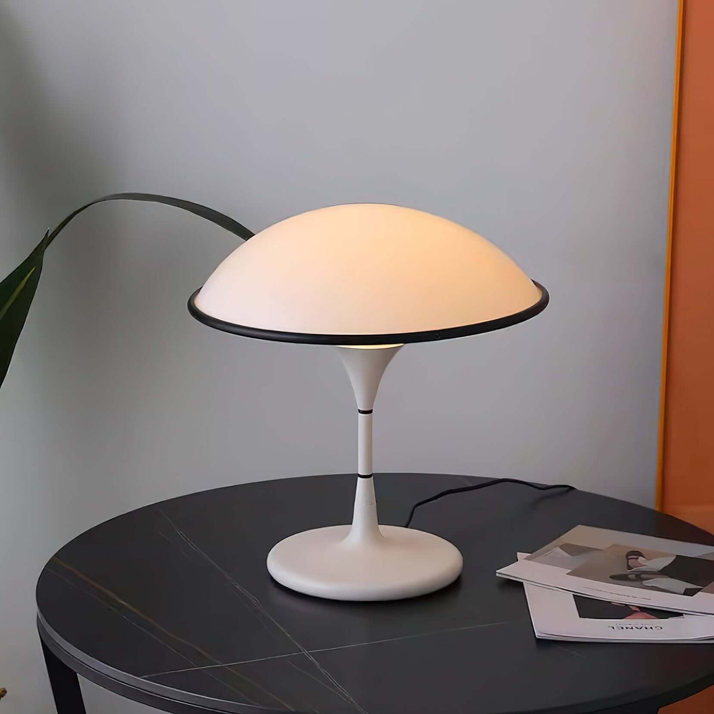 Elegant Bordlampe i Retro-Moderne Design
