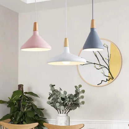 Konisk Pendel i Metal - Moderne Design
