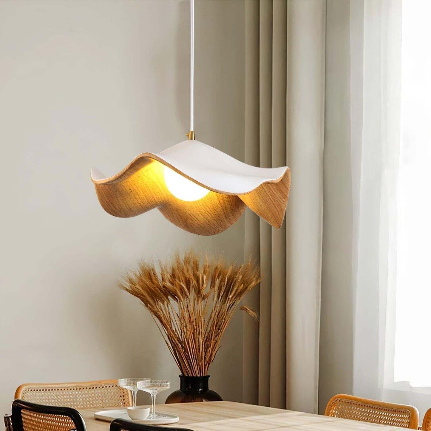 Unik Lotus Pendellampe i Harpiks & Metal