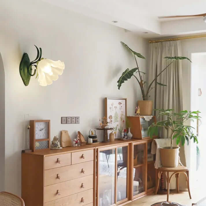 Elegant Blomster Væglampe i Jern & Akryl - 22cm