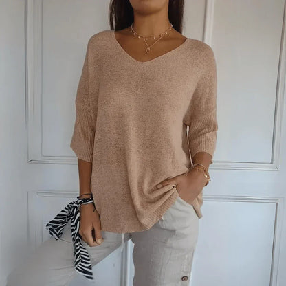 Clara Top i elegant, blød rød farve, damebluse, enkel men sofistikeret design, flaterende og komfortabel stil.
