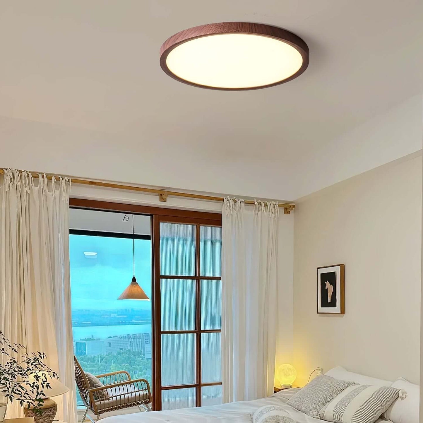 Ultratynd Rund Loftslampe i Akryl med Metalfinish