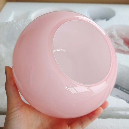 Elegant Lysekrone med Gyldne Detaljer & Lyserøde Glasskærme