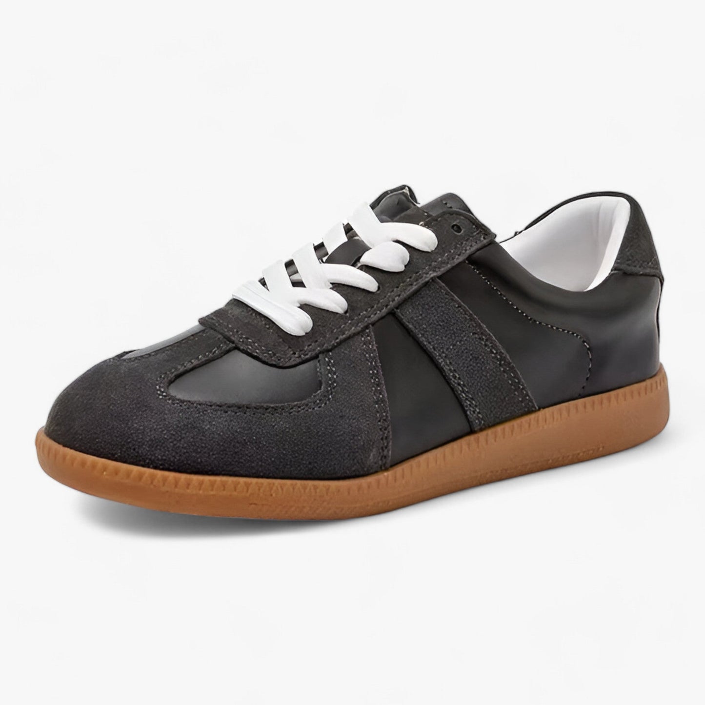 "Dame sneakers i ægte læder, stilfuldt design med klassisk look i hvid og sort, ideelle til daglig komfort og elegance."