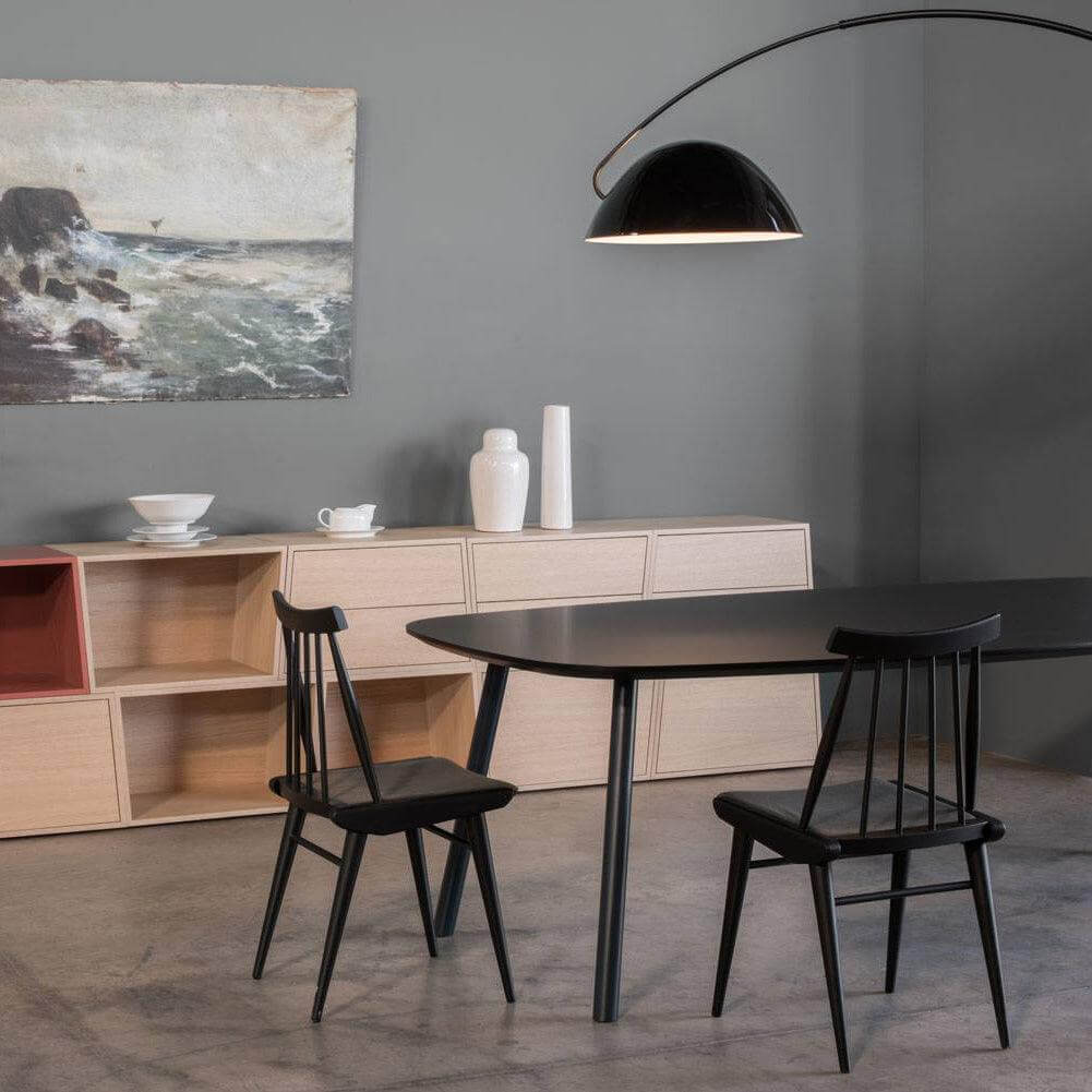 Justerbar bue gulvlampe i metal