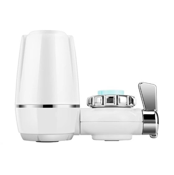 "Dobbelt flow vandfilter med ni-lags filtrering, kompakt design, sikrer rent køkkenvand. Ideelt til drikke og madlavning."