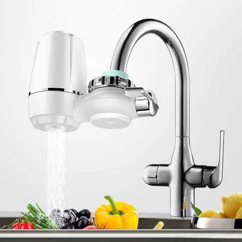 "Dobbelt flow vandfilter til vandhaner, kompakt med ni-lags filtrering, designet til renere vand og nem installation."