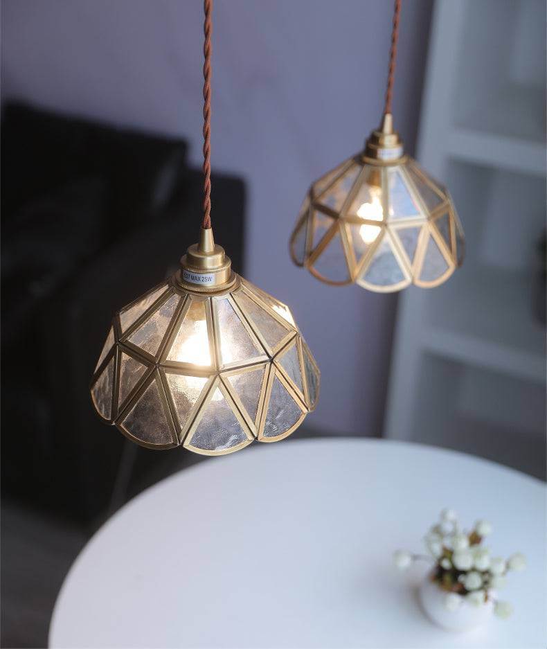 Elegant Glas Pendellampe - Messing Detaljer