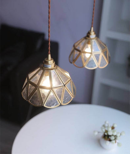 Elegant Glas Pendellampe - Messing Detaljer