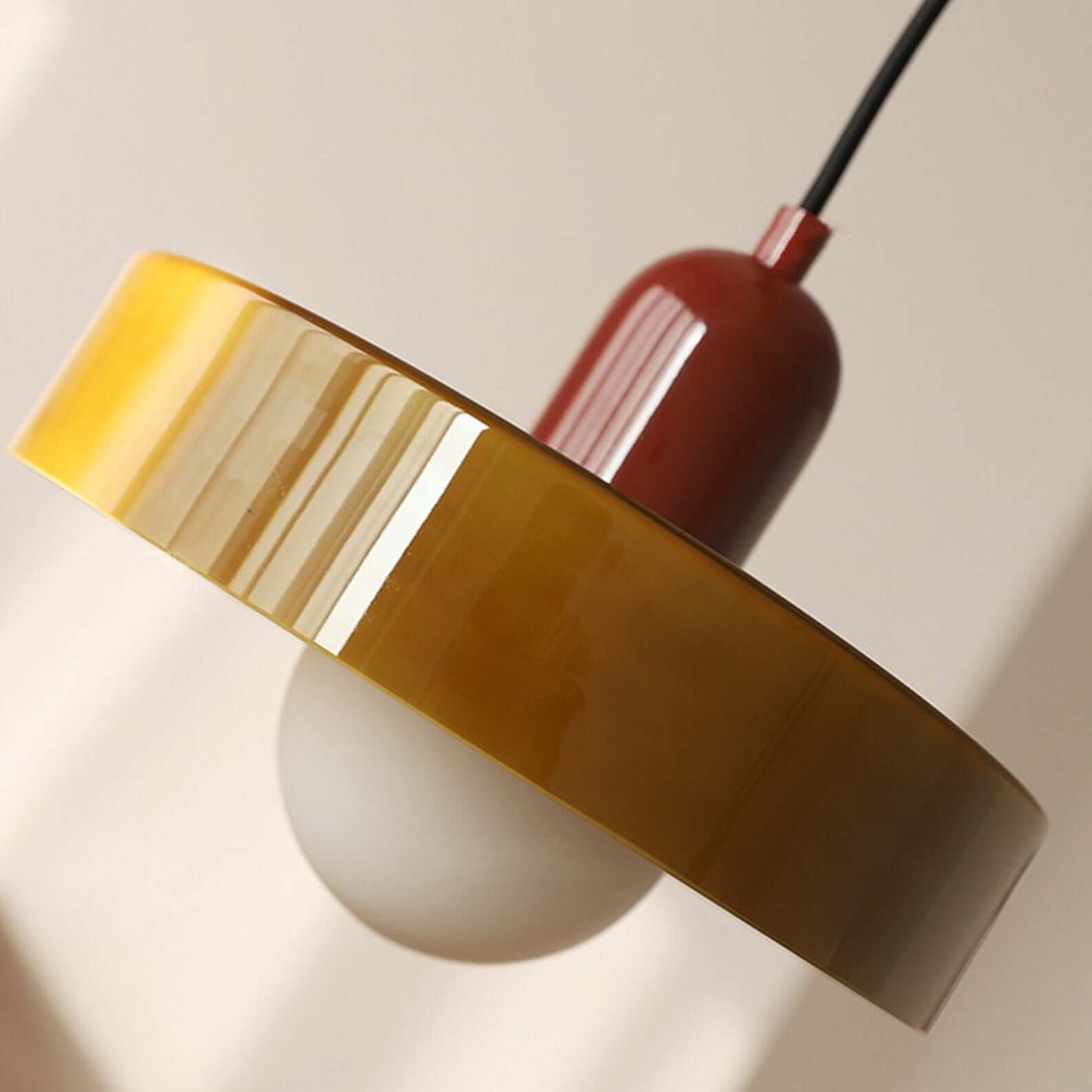 Farvet Glas Pendellampe - Bauhaus Design