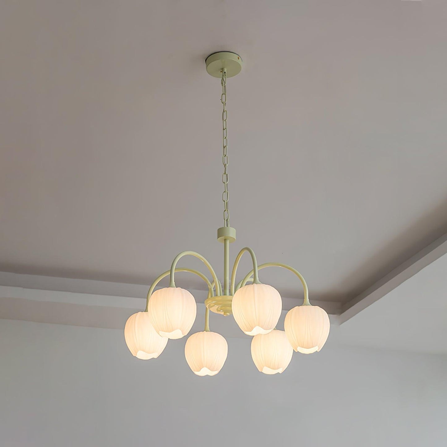 Elegant Matcha Lysekrone i Tulipandesign