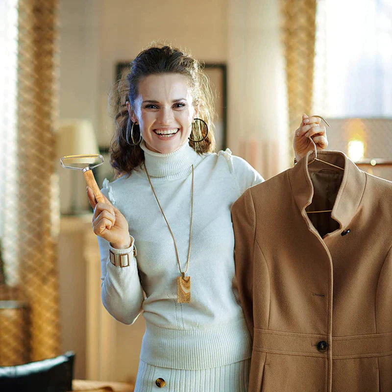 "Effektiv håndholdt fnugfjerner, kompakt design, miljøvenlig, fjerner fnug og dyrehår fra tøj, tæpper og sengetøj."