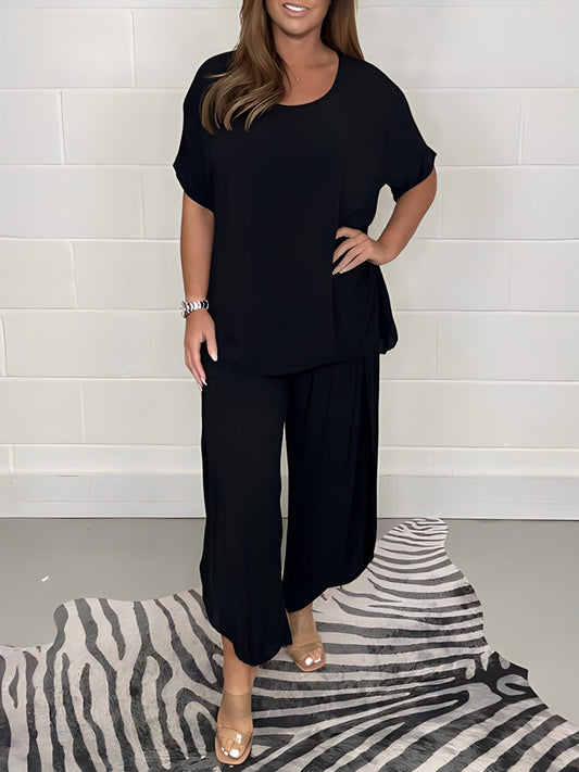 Elegant Alma to-delt kvindesæt i bløde materialer, tidløst design med overdel og underdel, til formelle og afslappede anledni