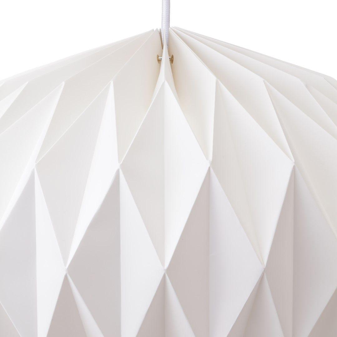 Elegant beige dråbeformet akrylpendel Ø42 cm med blød 360° lysspredning, ideel til stue eller soveværelse.