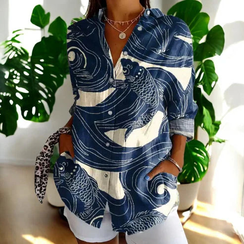 "Elegant blomstret dameskjorte i åndbart stof med lange ærmer og levende mønster, perfekt til enhver lejlighed."