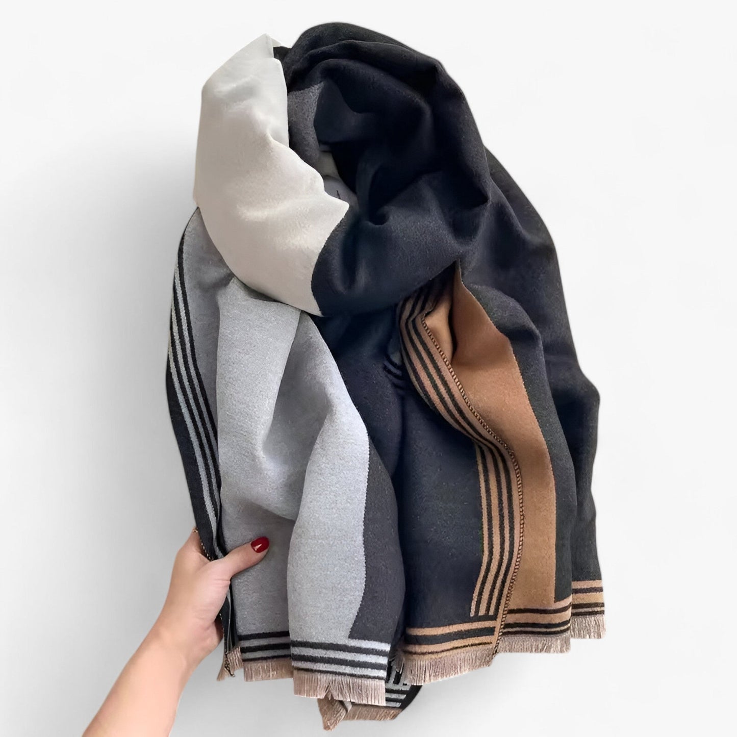 Elegant cashmere tørklæde i blød beige, alsidig størrelse, varm og stilfuld til kvinders garderobe, beskyttelse mod kulde.