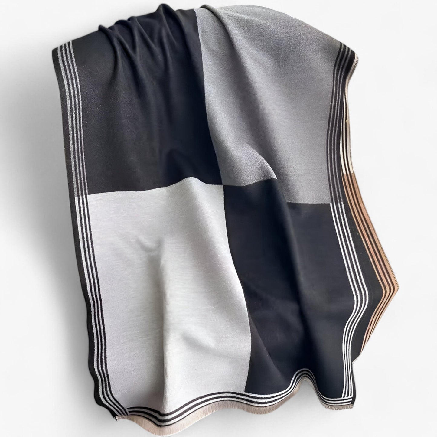 Elegant cashmere tørklæde i blød beige, alsidig størrelse, varm og stilfuld til kvinders garderobe, beskyttelse mod kulde.