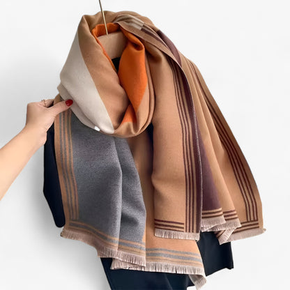 Elegant cashmere tørklæde i blød beige, alsidig størrelse, varm og stilfuld til kvinders garderobe, beskyttelse mod kulde.