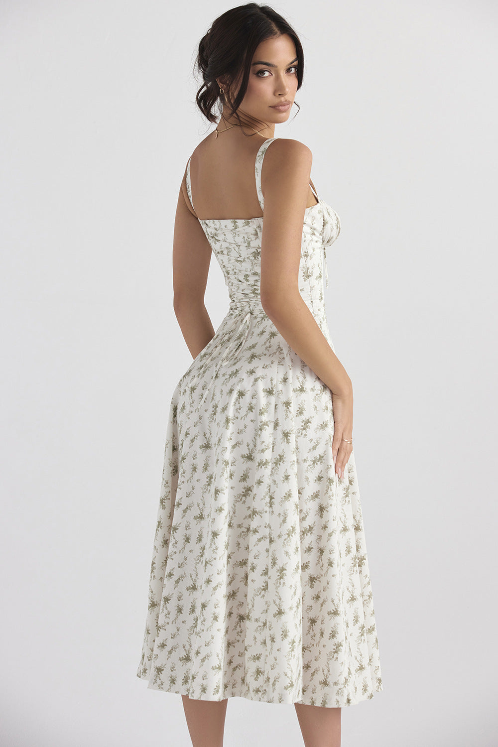 "Elegant Chiara sommerkjole med bustierdesign, sweetheart-udskæring og side-slids for feminin stil og bevægelse"