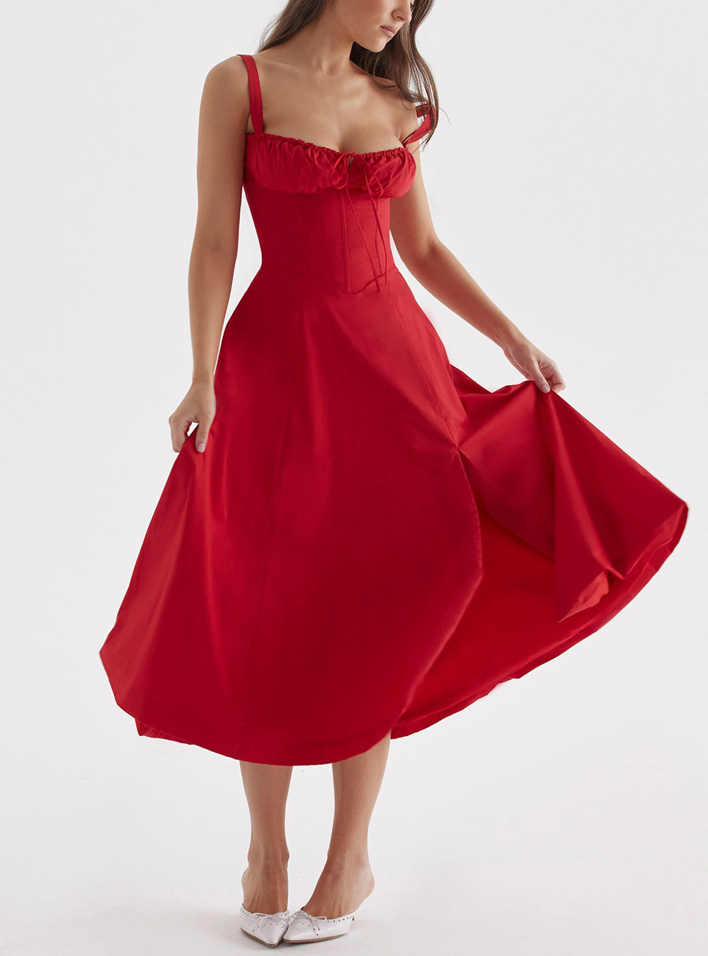 "Elegant Chiara sommerkjole med bustierdesign, sweetheart-udskæring og side-slids for feminin stil og bevægelse"