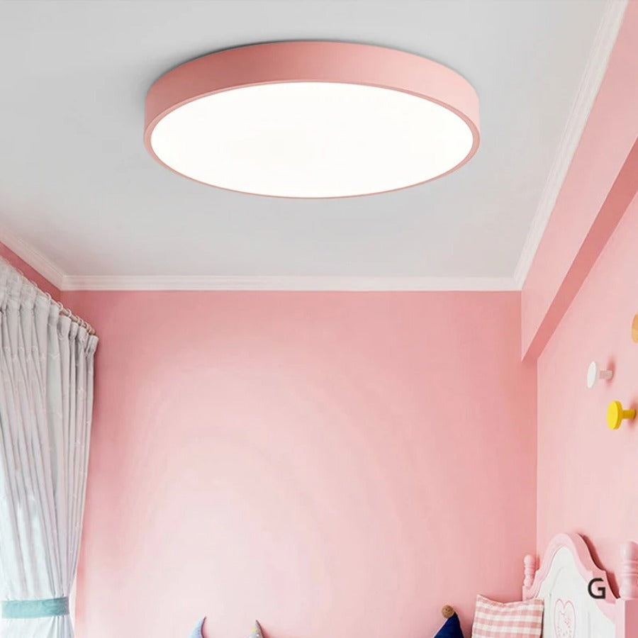 Elegant cirkulær LED-loftslampe i træ med nordisk design, honningkageform og varm belysning til soveværelse/altan.