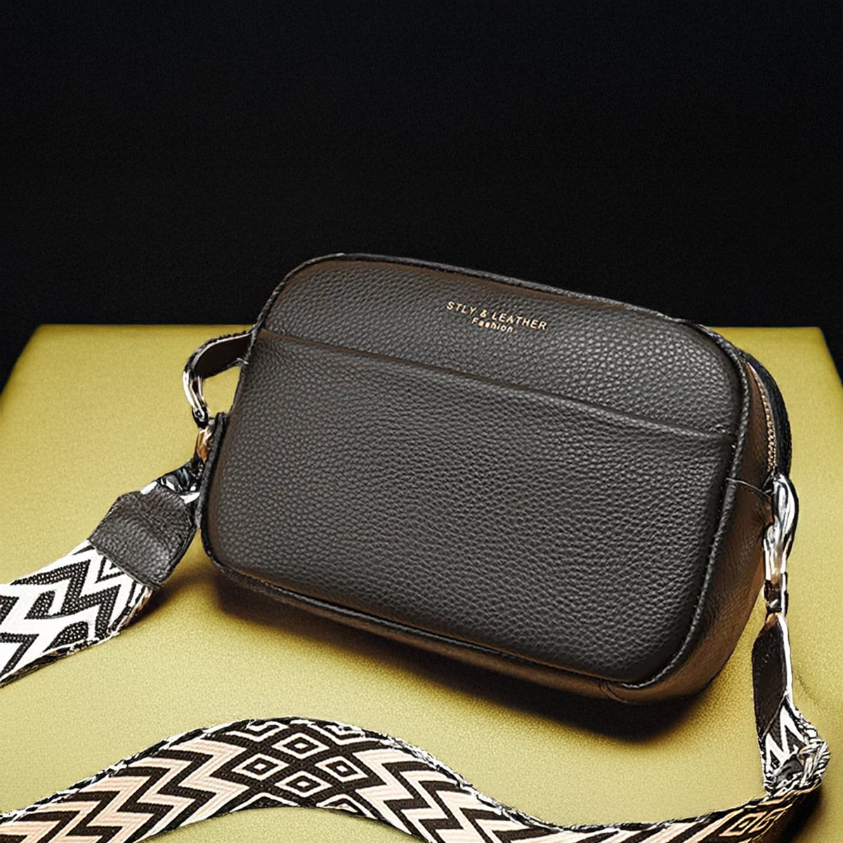 "Elegant crossbody-taske i ægte læder til kvinder; alsidigt design med justerbar rem og flere rum; passer til enhver stil."