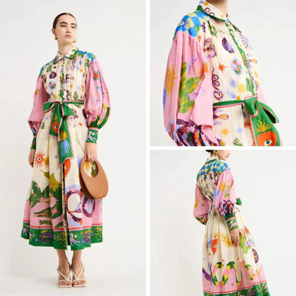 "Elegant Helene midikjole med naturinspireret blomsterprint, figursmigrende design, perfekt til enhver anledning."