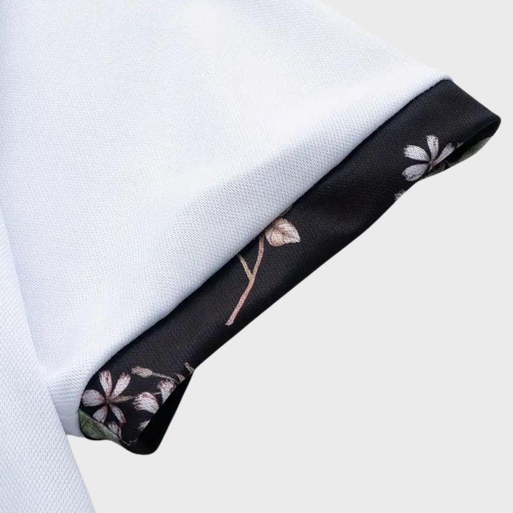 "Elegant herre poloshirt med blomsterkrave og manchetter, slank pasform, perfekt til både casual og formelle lejligheder."