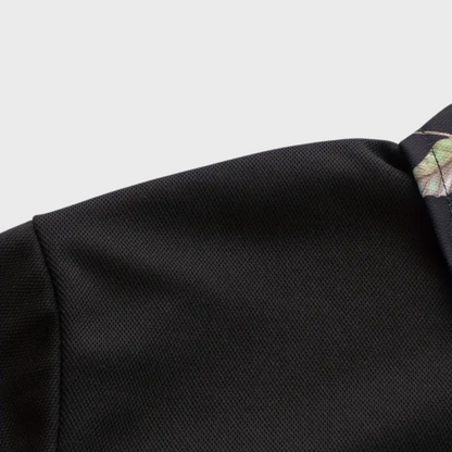 "Elegant herre poloshirt med blomsterkrave og manchetter, slank pasform, perfekt til både casual og formelle lejligheder."