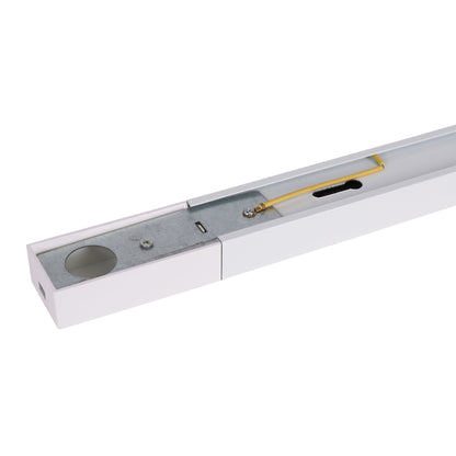 "Elegant hvid 1.5M strømskinne, 1-faset, monteret i loft, justerbar til lamper og spots, minimalistisk design."