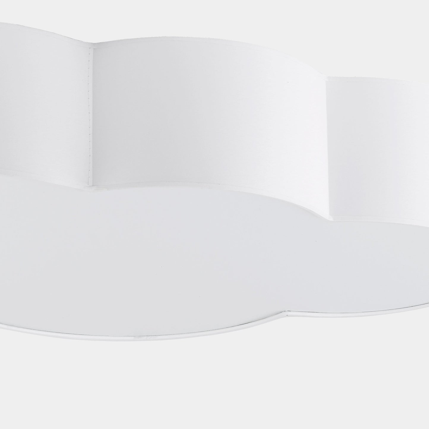 "Elegant hvid cloud plafond Ø62, diffus lys, nem installation, perfekt til børneværelse og stue, dekorativ loftlampe."