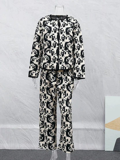 "Elegant katojetsjakke til kvinder med vintage blomsterprint, perfekt til foråret, kombinerer stil og komfort."