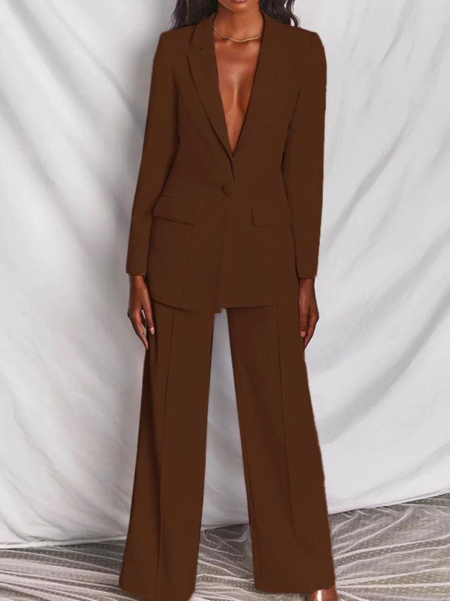 "Elegant kvinde jakkesæt i flere farver set bagfra, ideelt til hverdag og specielle lejligheder i klassisk design."