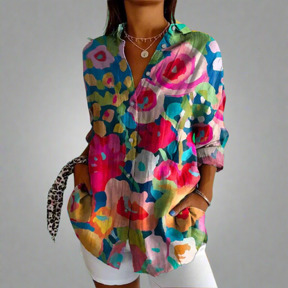 "Elegant kvindebluse i luksuriøst blødt materiale med håndlavede detaljer og klassisk design."